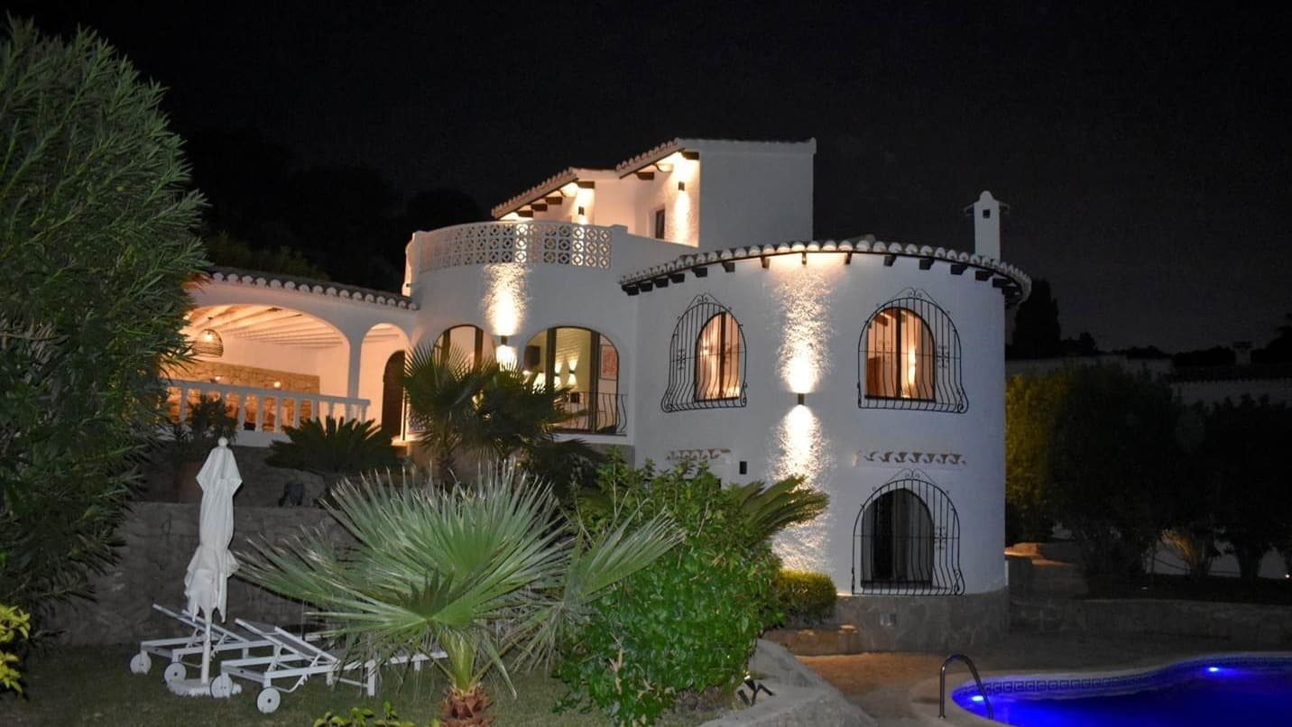 Villa Ayala met privé zwembad